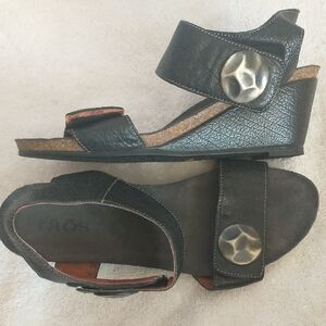 Taos Carousel Cork‎ Bed Comfort Heeled Sandal Two Velcro Adjustable Straps, 7.5